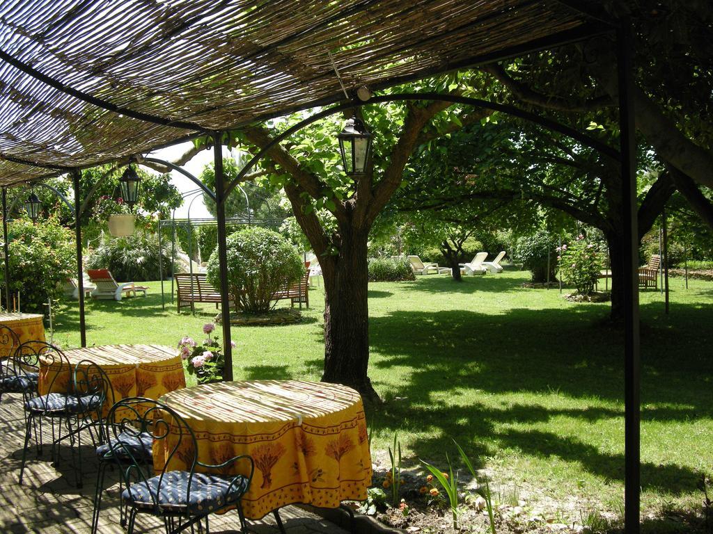 Bastide Des Princes B&B Caderousse 外观 照片